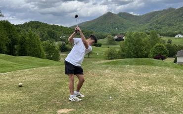 Nathan Bogdanowicz at Hole 14 at Mountain Harbor, playing in the Smoky Mountain Conference Tournament.