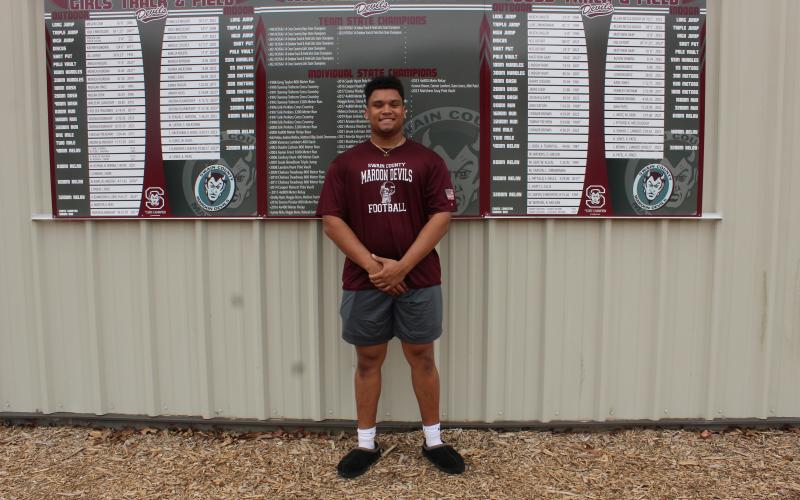 Nse Uffort broke nationwide records in discus and shot put a few weeks ago. Now he says he has his eye on winning at state championships.